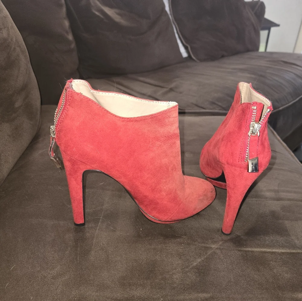 Preloved Zara Red Ankle Heeled Boot Size 7.5. - Picture 4 of 5